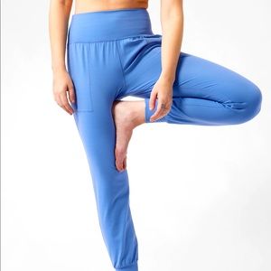 Athleta Salutation Joggers in Dark Green